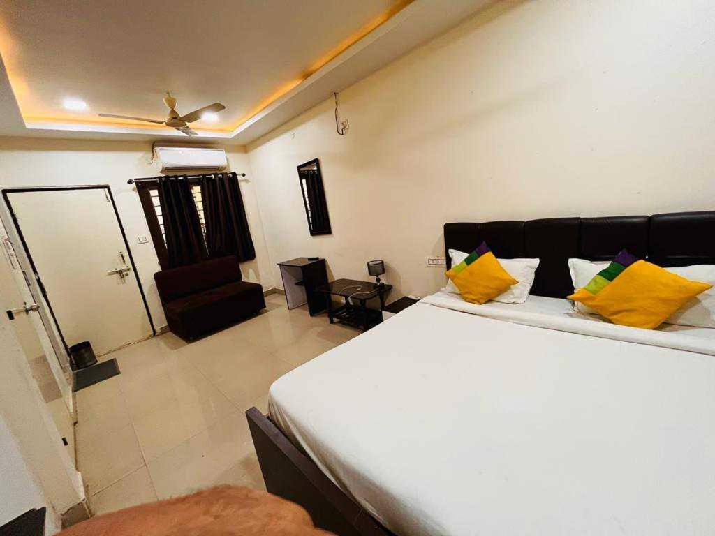 Oyo Hotel Happy Homes Bhopal Buitenkant foto