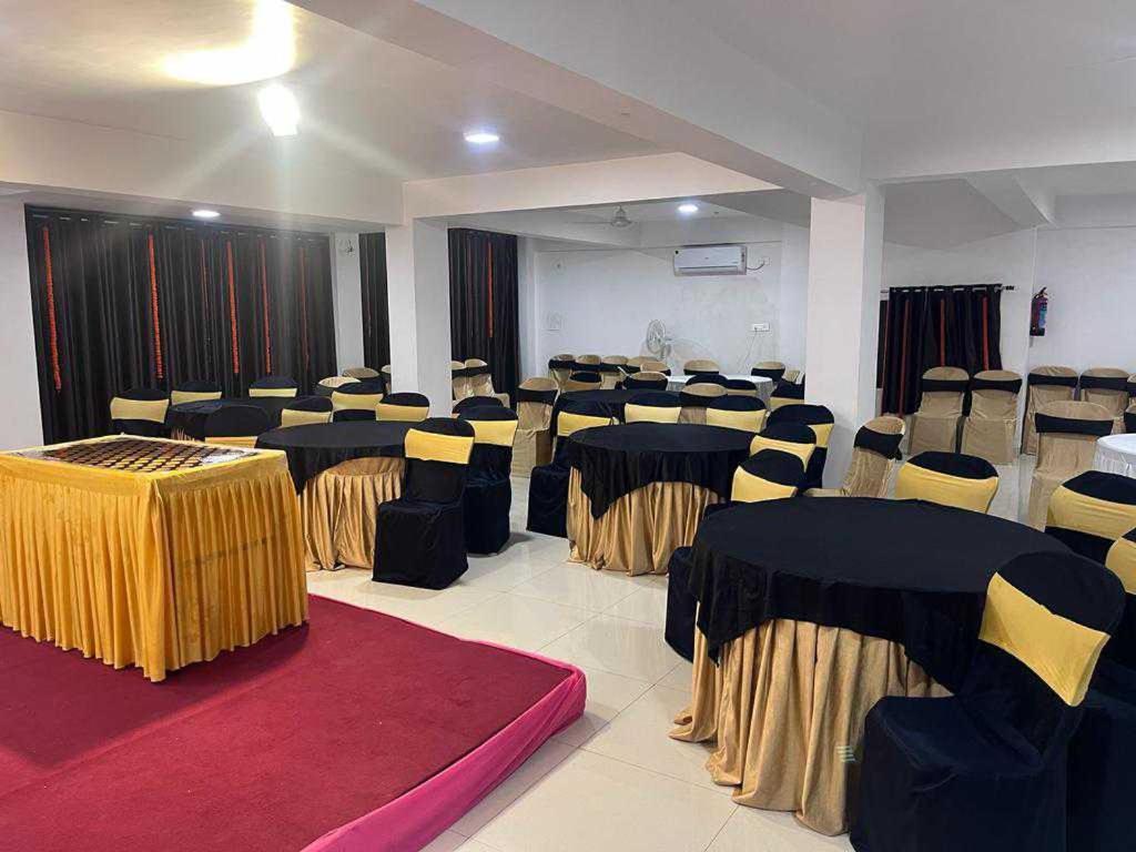 Oyo Hotel Happy Homes Bhopal Buitenkant foto