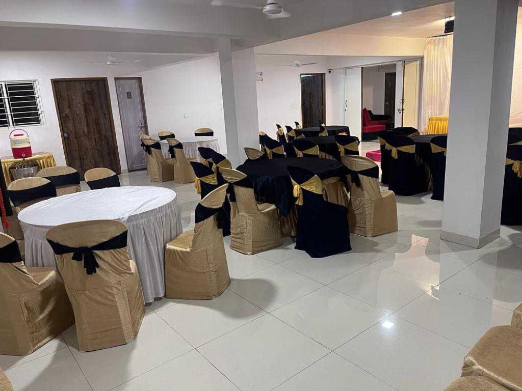 Oyo Hotel Happy Homes Bhopal Buitenkant foto